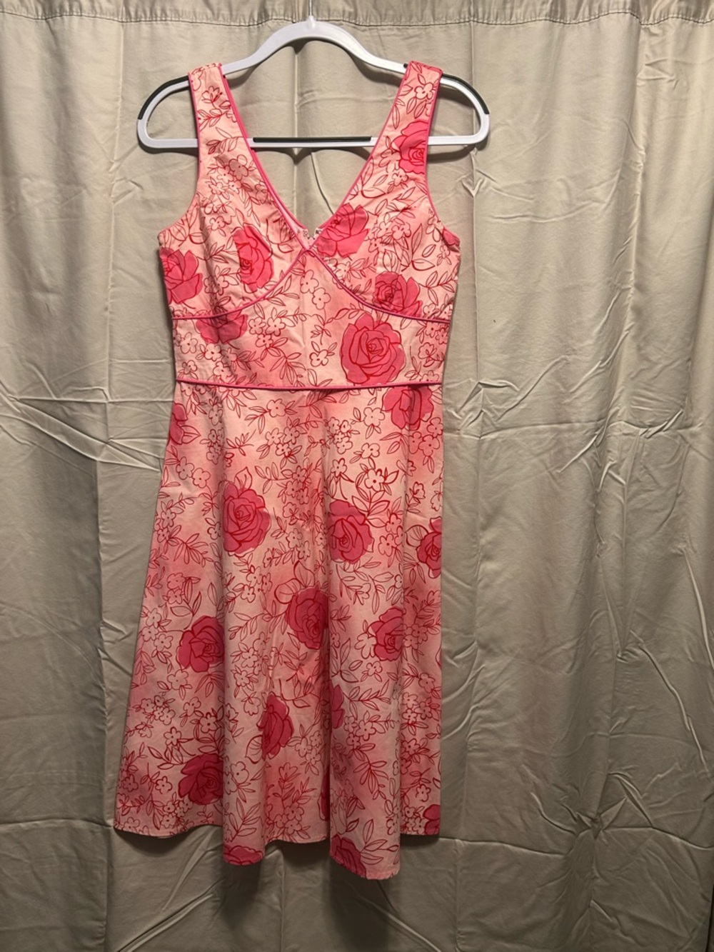Adorable size 6 New York & Company Pink Floral V-Neck Midi Dress